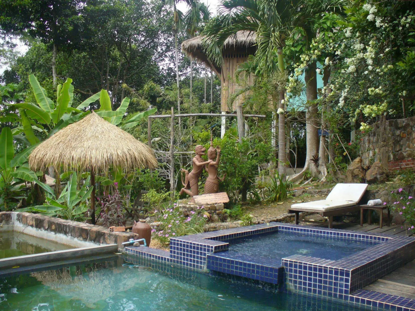 Le Bout du Monde Khmer Lodge