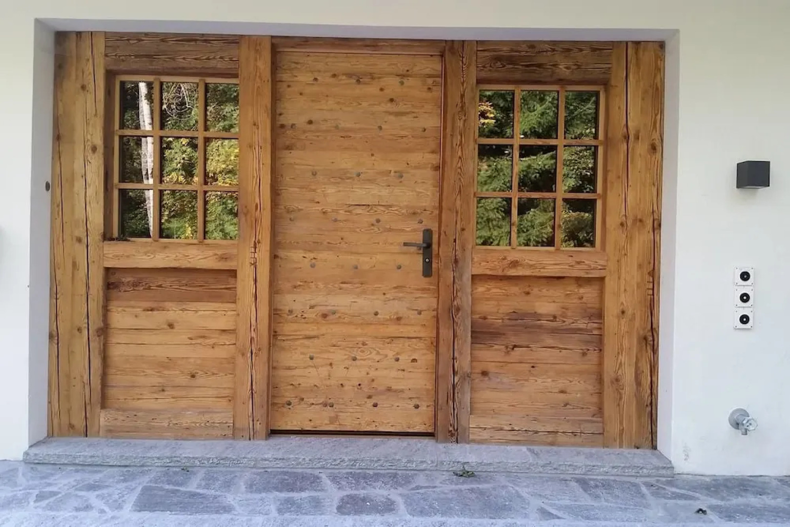 Luxurious Chalet with Hot Tub