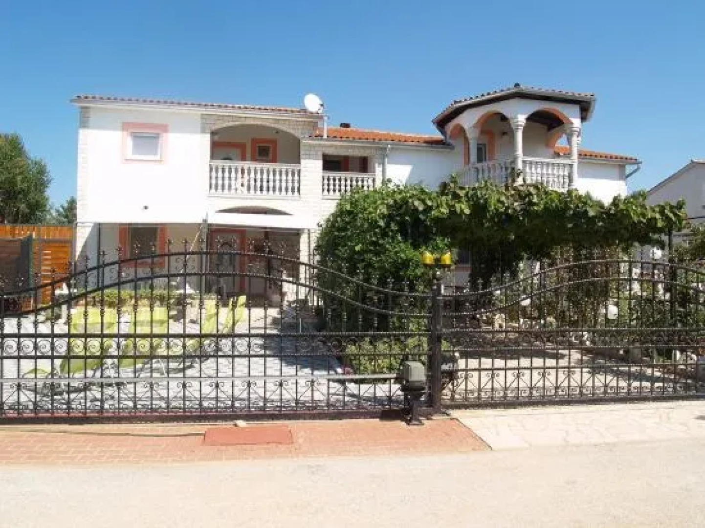 Apartments Anamarija