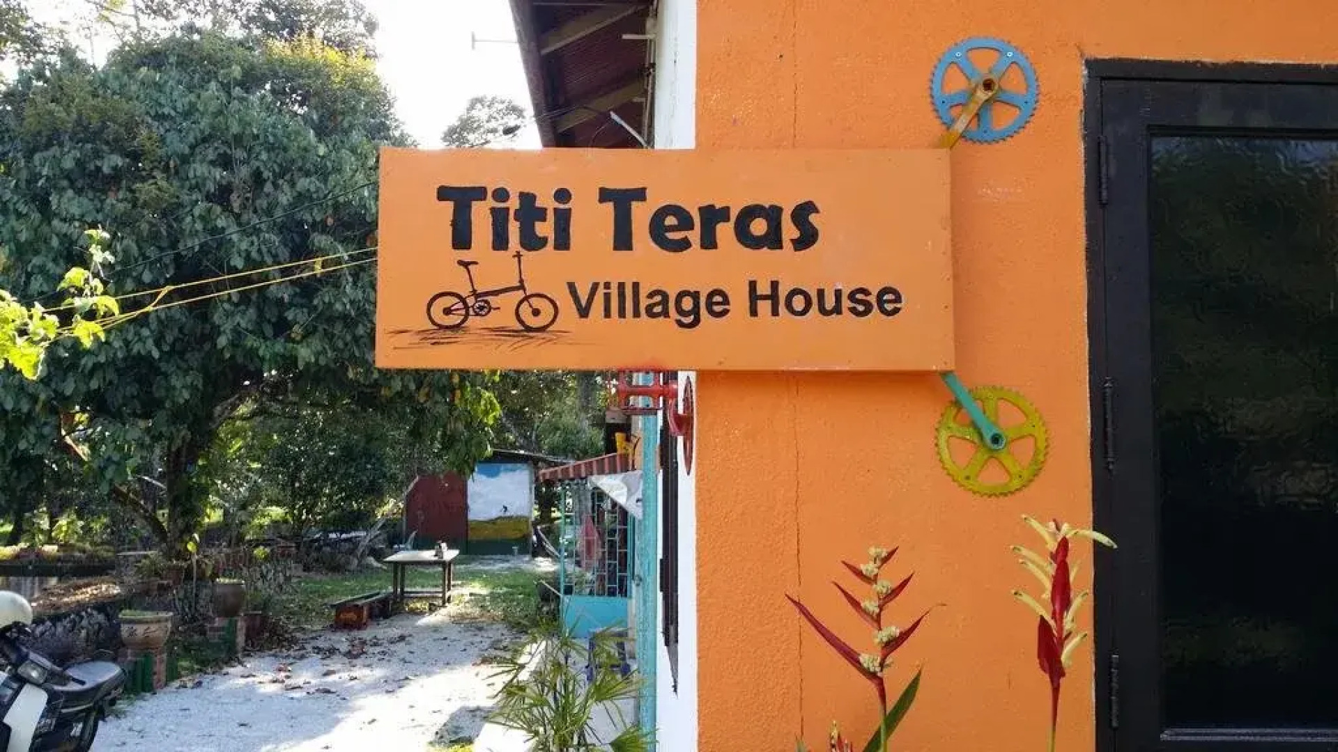 Titi Teras Village House
