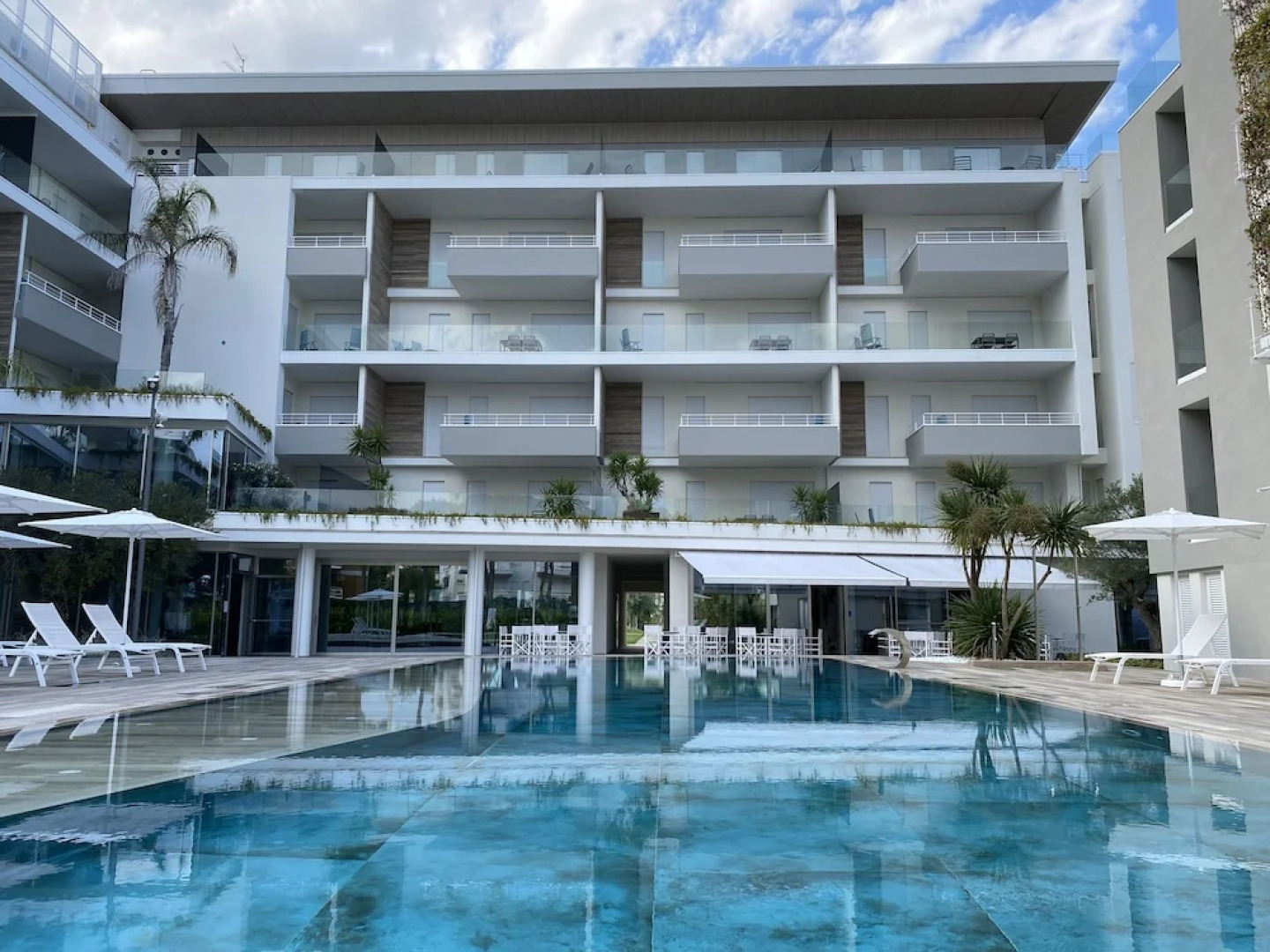 Youmami Lifestyle Suite Hotel