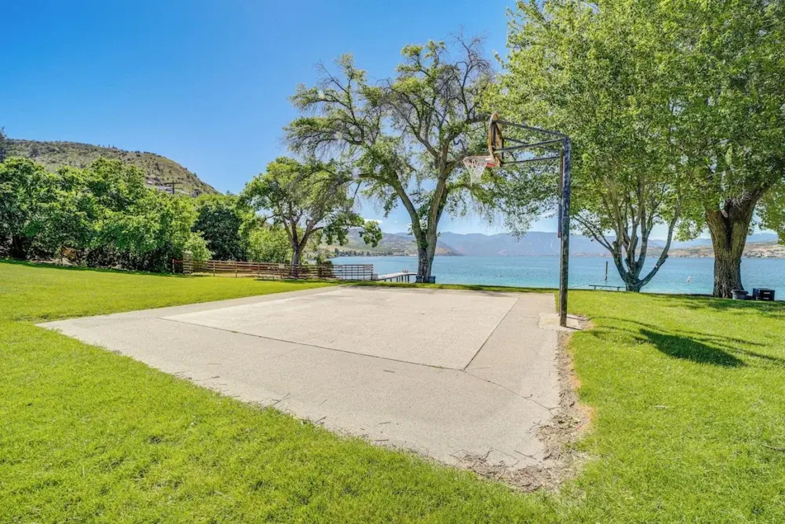 Resort Getaway on Lake Chelan: Pool + Beach Access