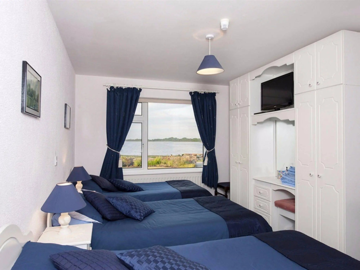 The Waterfront House Country Home