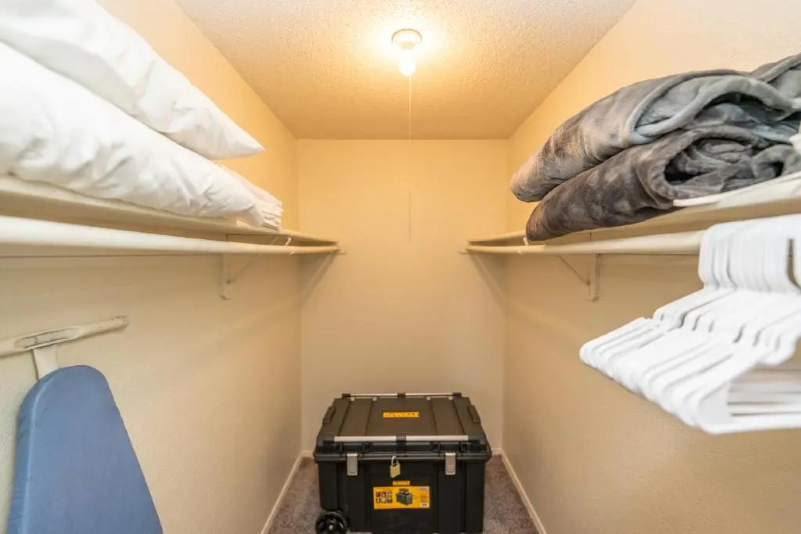 OU Boomer, Pool & Gym, BBQ, Netflix, 100mb Internet, Washer & Dryer