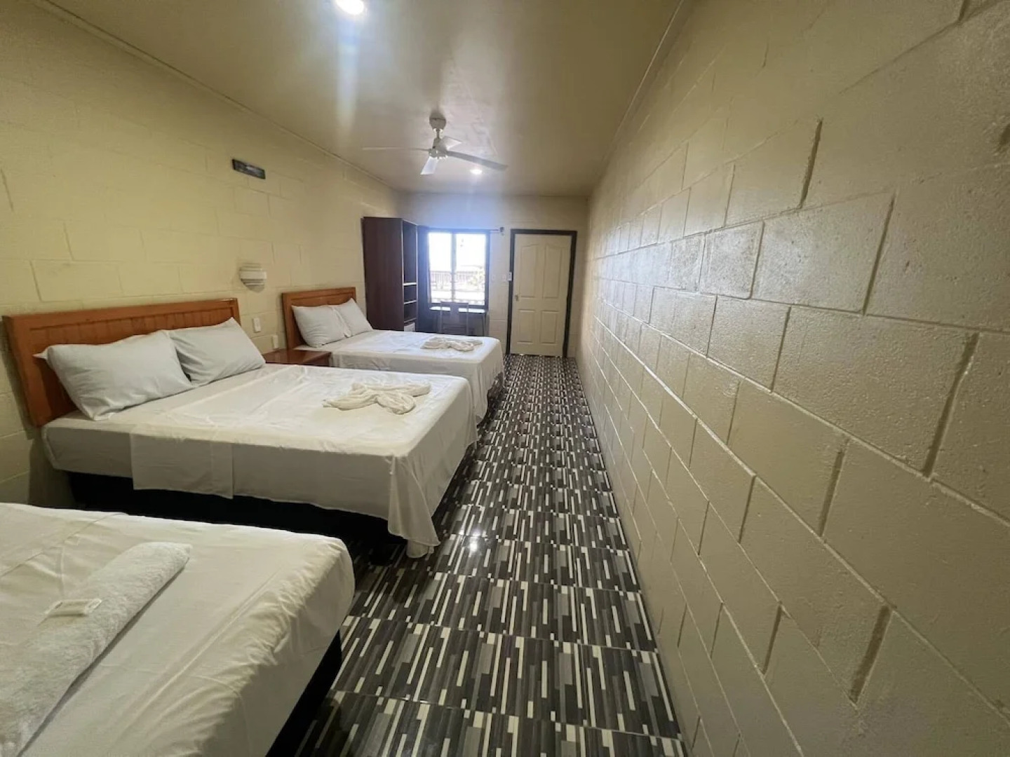 Transit Motel - Hostel