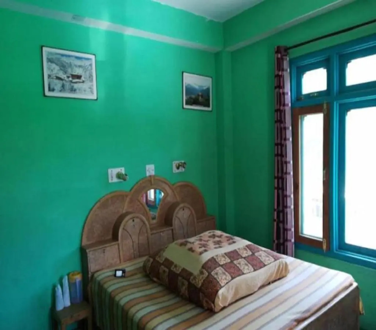 StayApart - Shruti Guest House