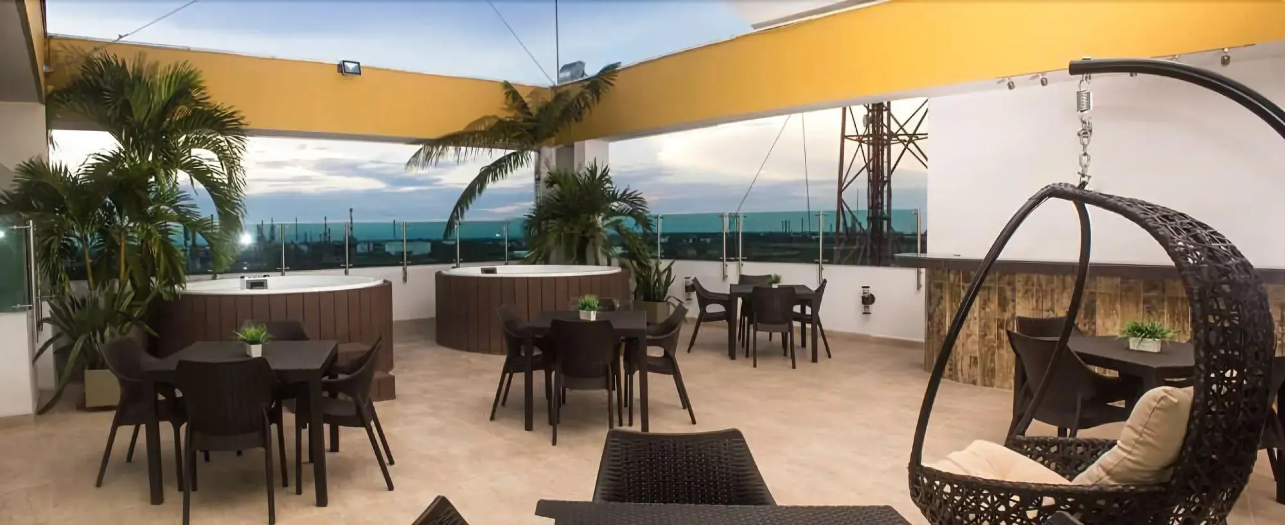 Hotel Titanium Plaza