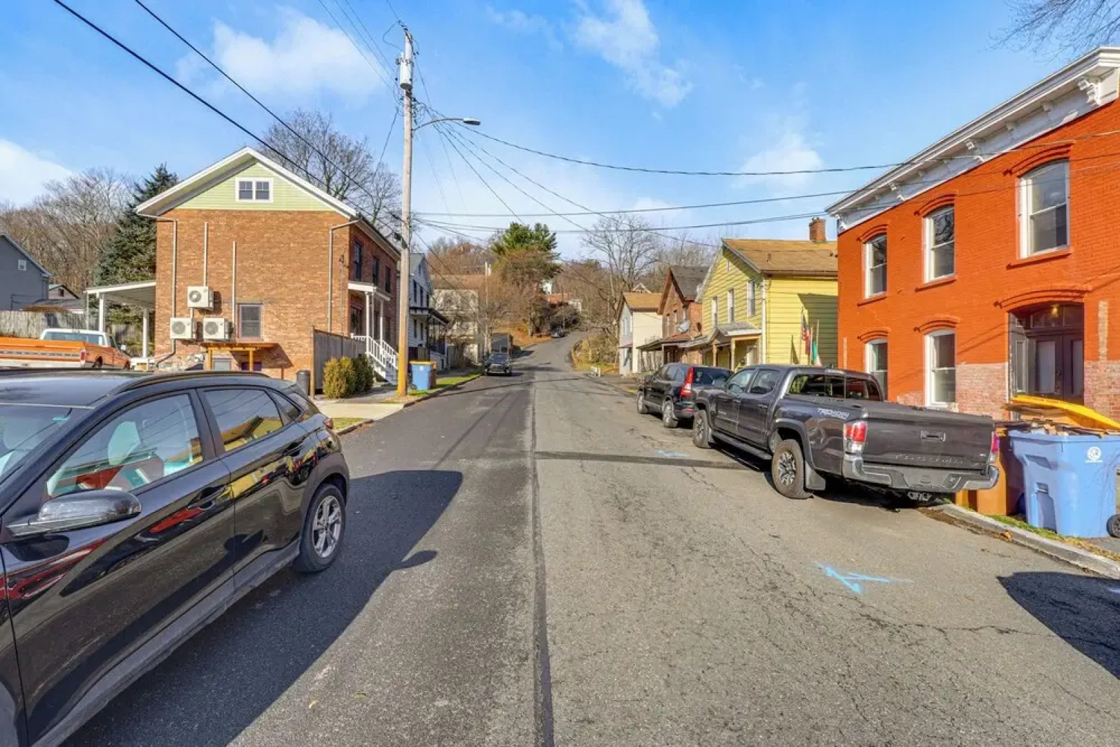 Walk to Waterfront: Chic Hudson Valley Garden Apt