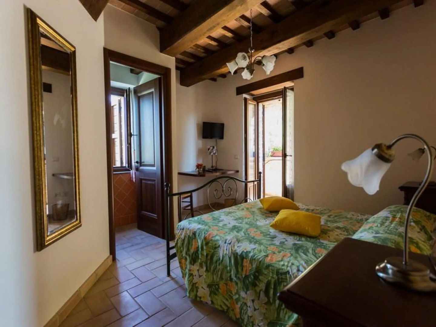 Villa in Le Marche with stunning views-Villa Monteverde