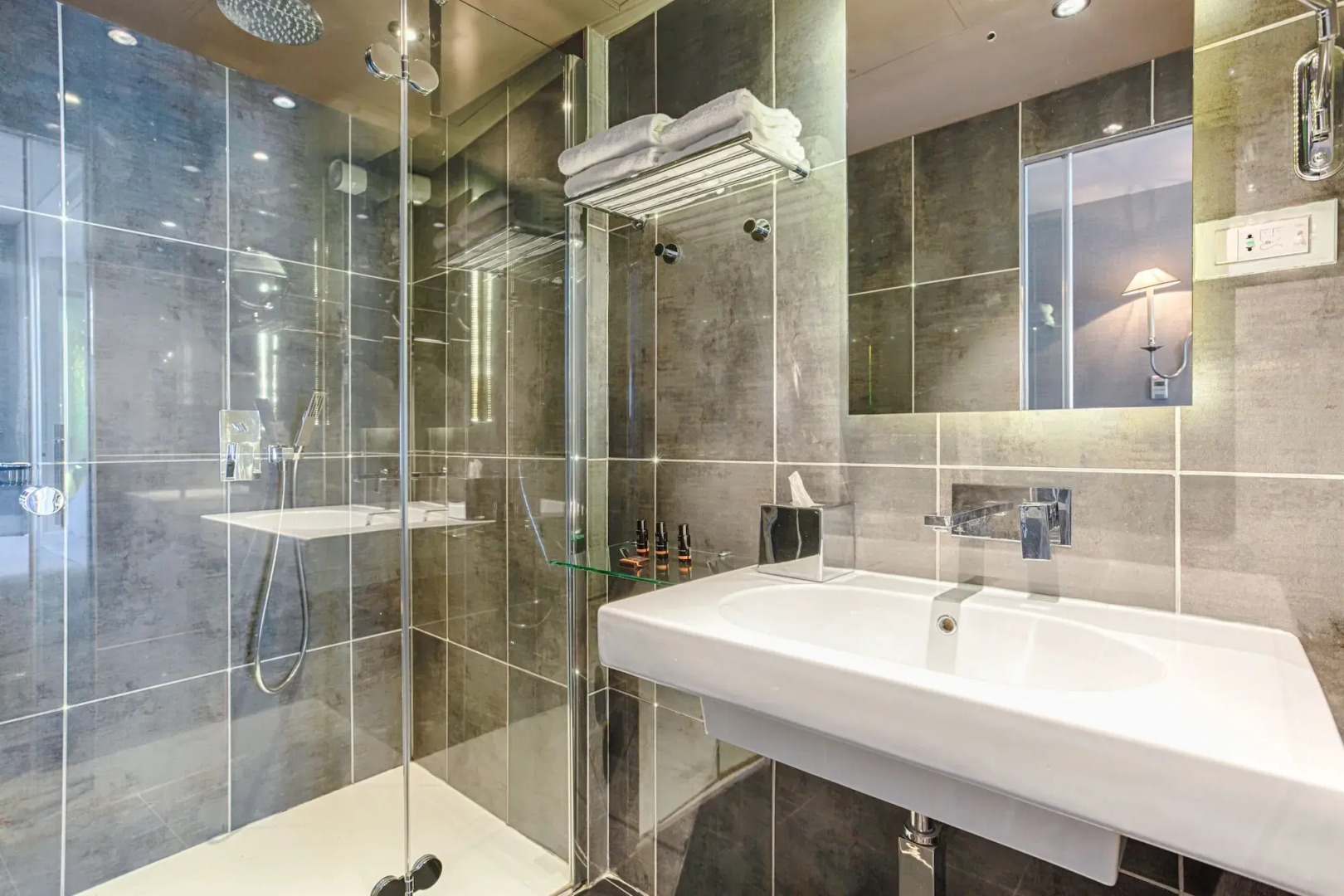 Alberts Hotel (ex Angely)