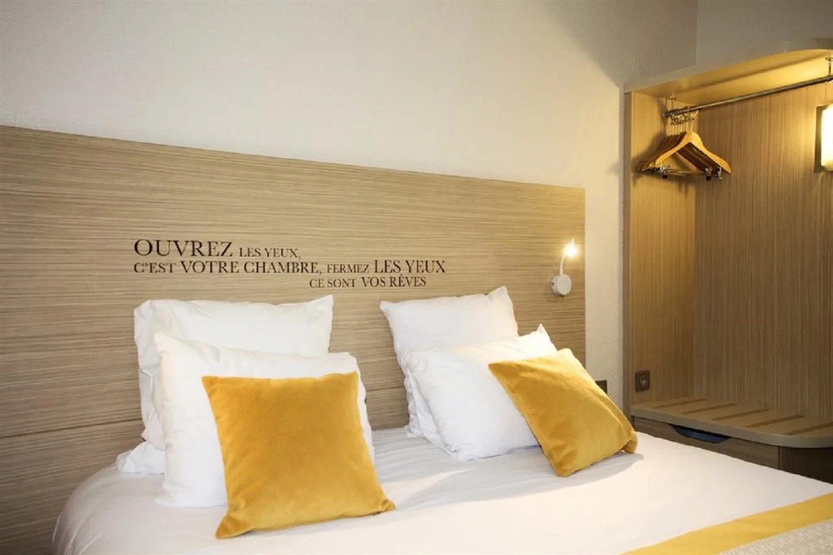 Hotel Kyriad Lyon Est - Bron Eurexpo Le Cottage