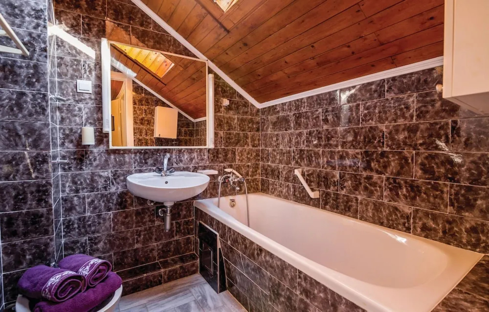 Beautiful Home in Njivice With Wifi and 2 Bedrooms