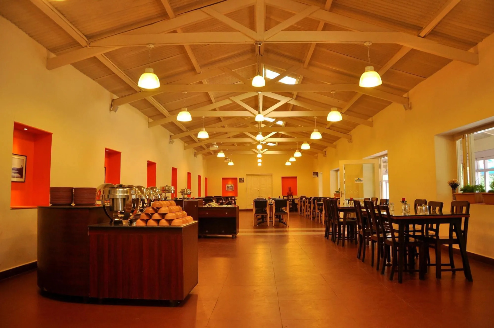 OYO Premium Golf Club Road