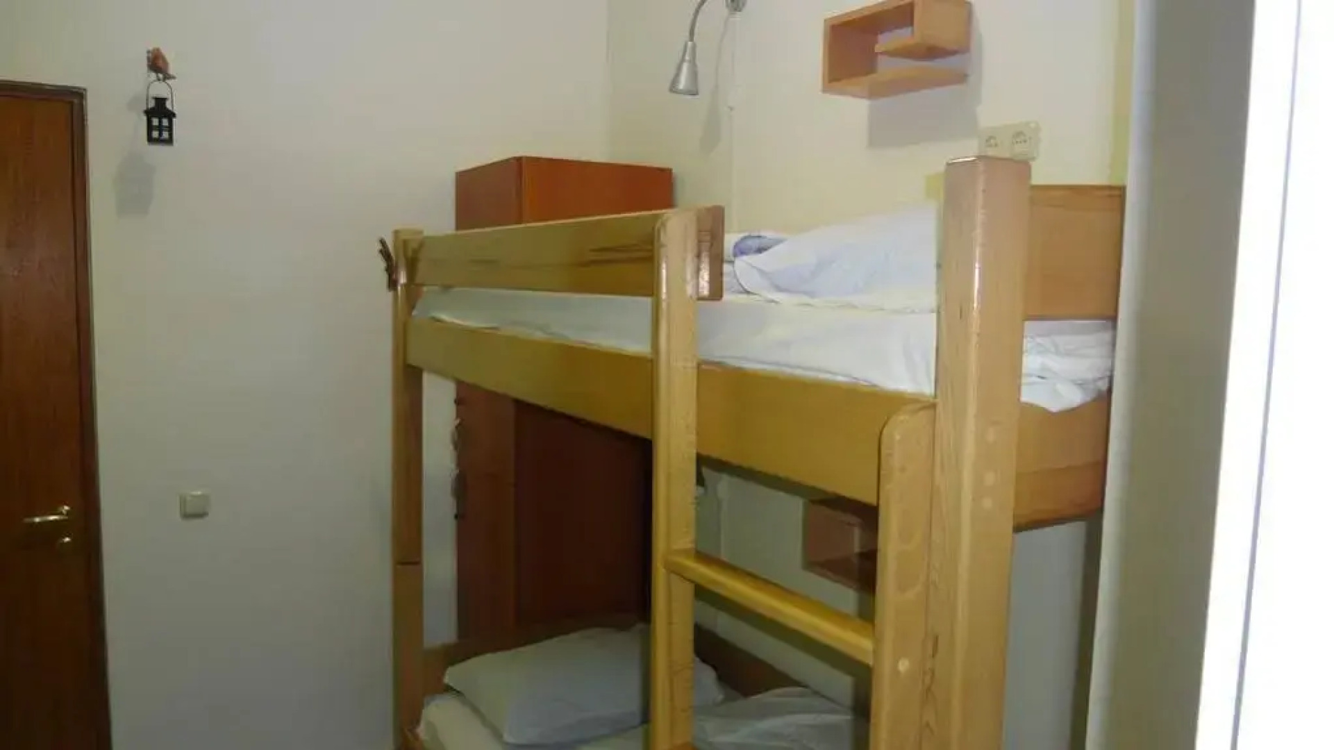 Envoy Hostel & Tours