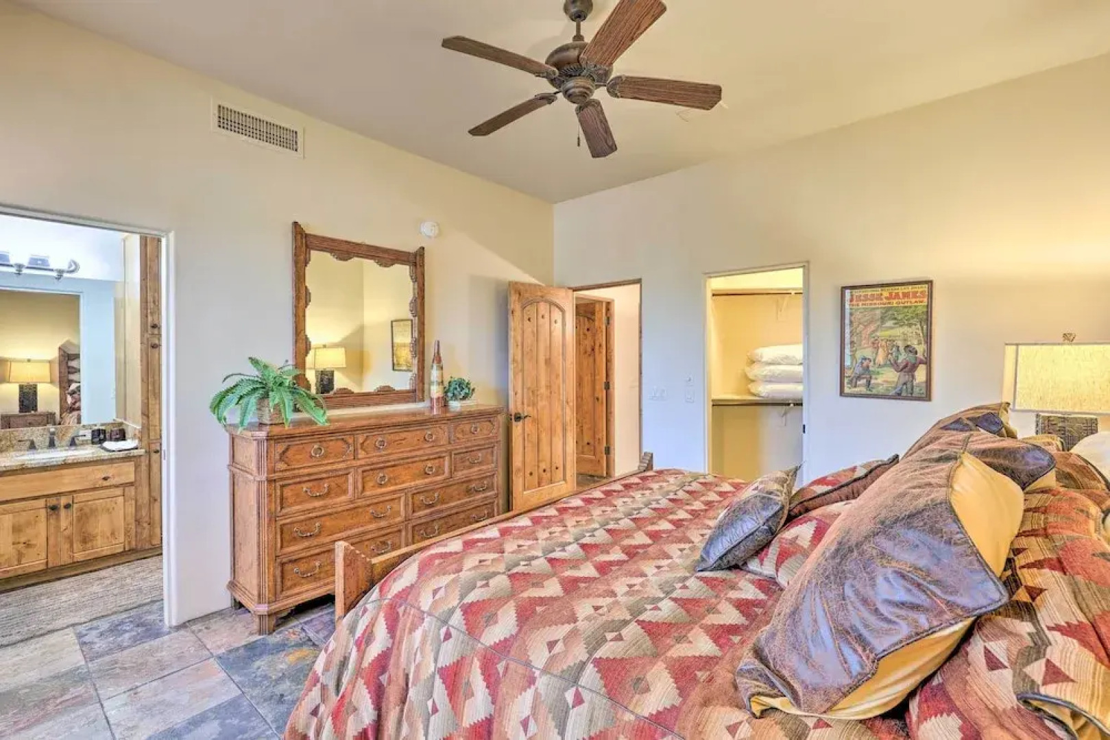 Cave Creek Oasis w/ Putting Green, Spa & Mtn View!