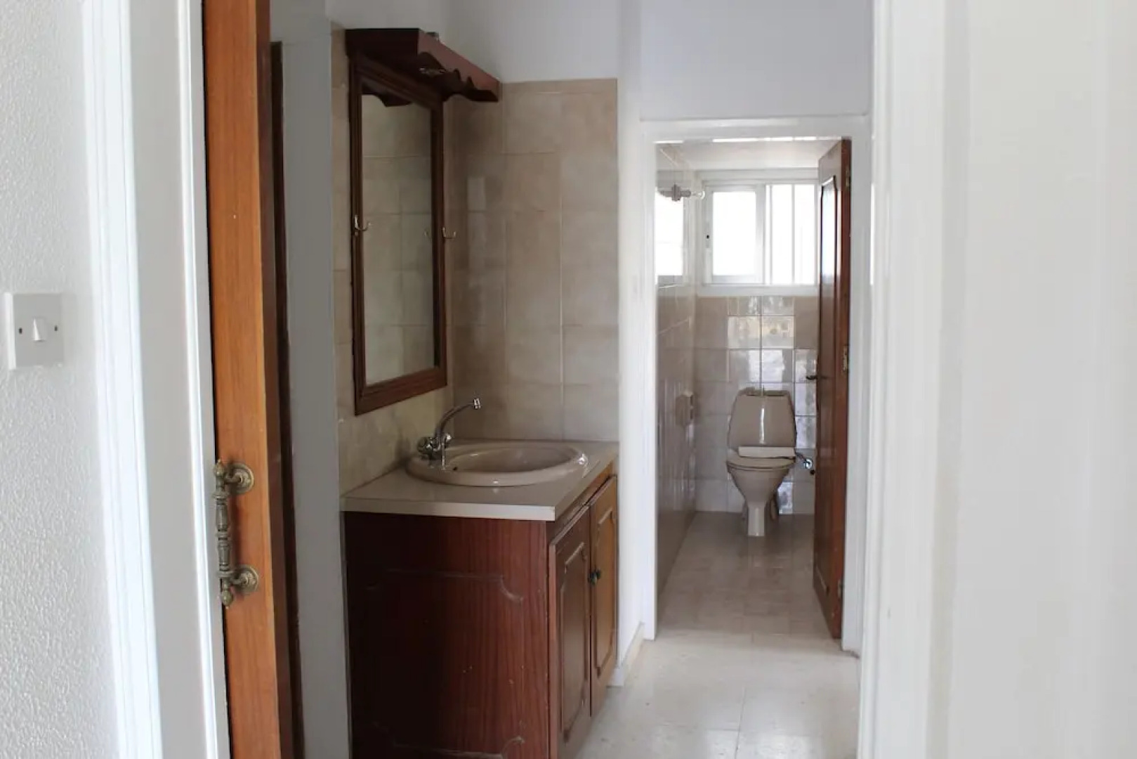 Costas Hostel Action 2