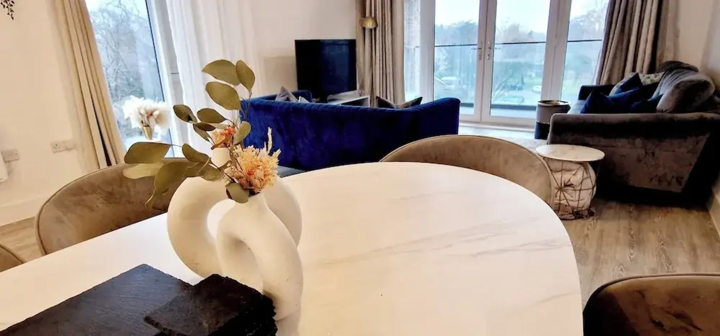 Gym, Free Parking, 25 Mins to Central London