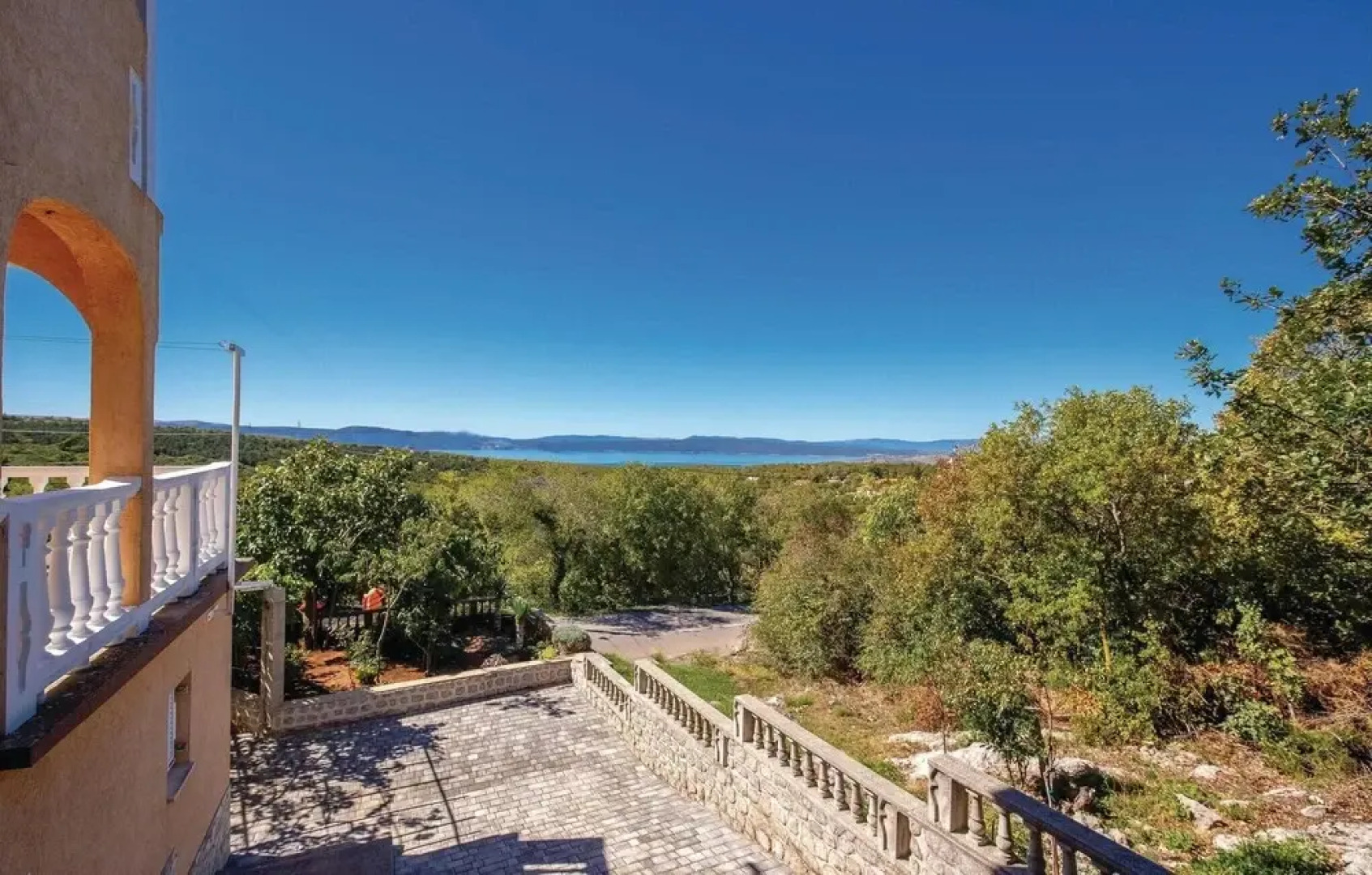 Beautiful Home in Donji Zagon With Wifi and 6 Bedrooms