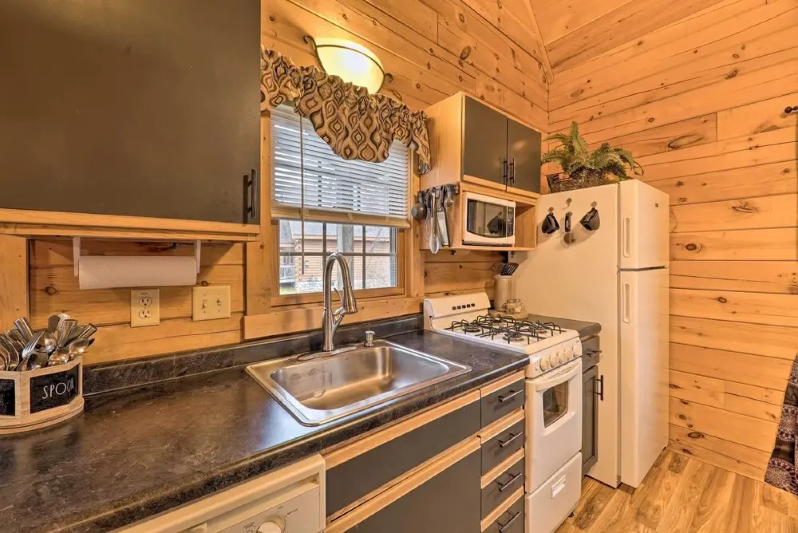Charming Log Cabin at Double JJ Ranch Resort!