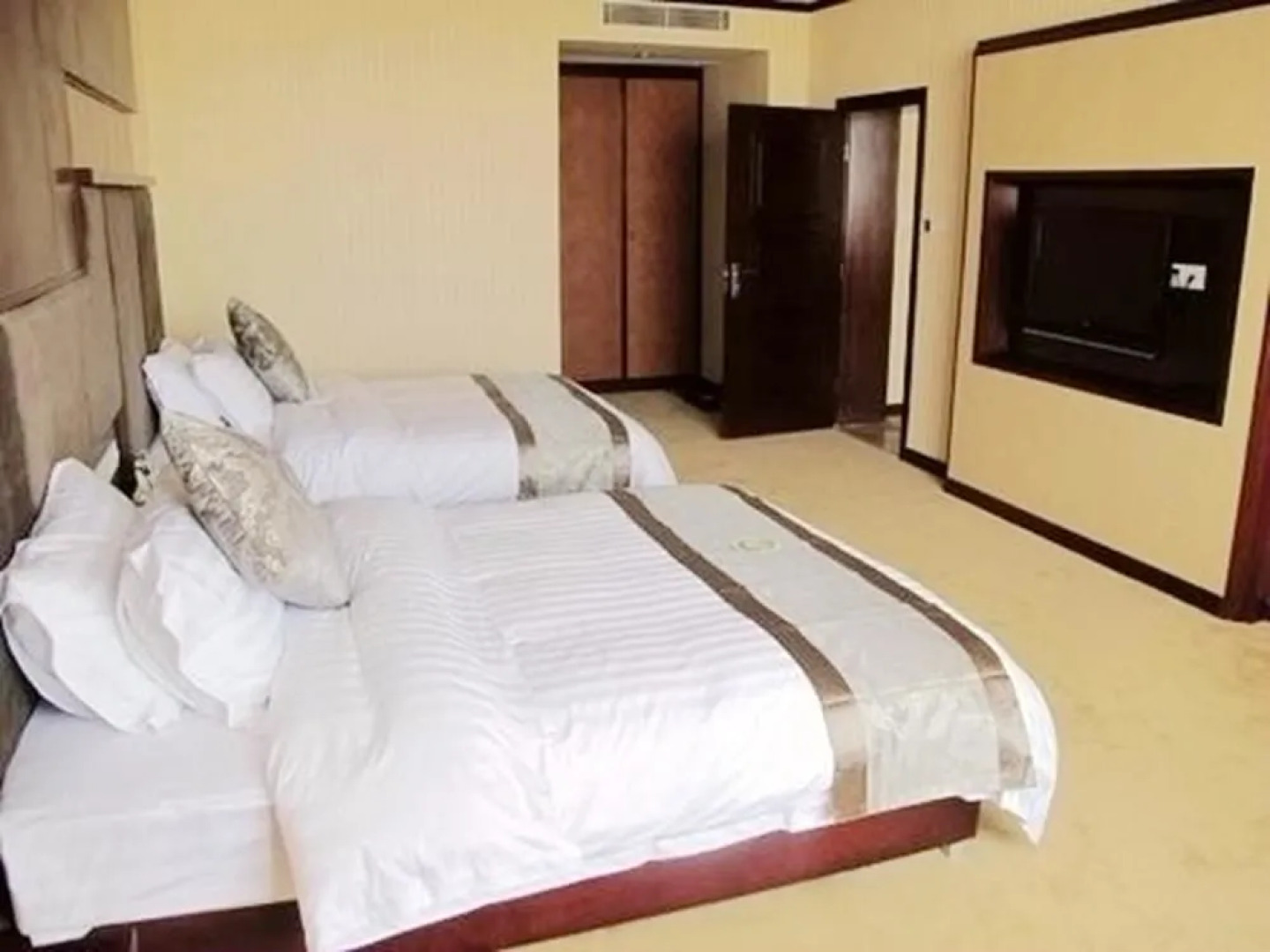 Artland Peninsula Hotel