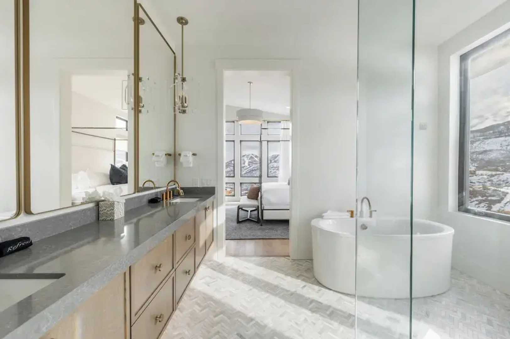 Amanti Lago by Luxury Mountain