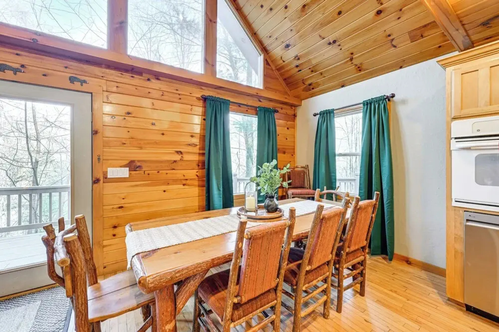 Tree-lined Cabin w/ Hot Tub & Deck in Bryson City