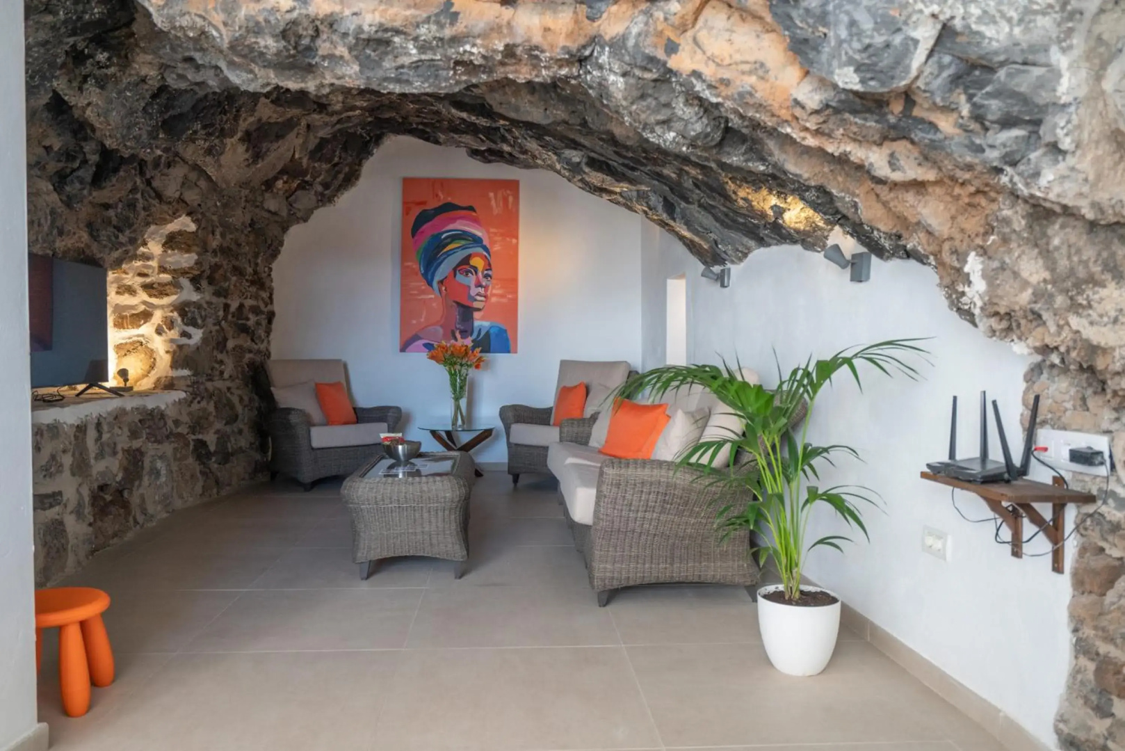 Spectacular Cave with two large terraces (70m2) by the sea