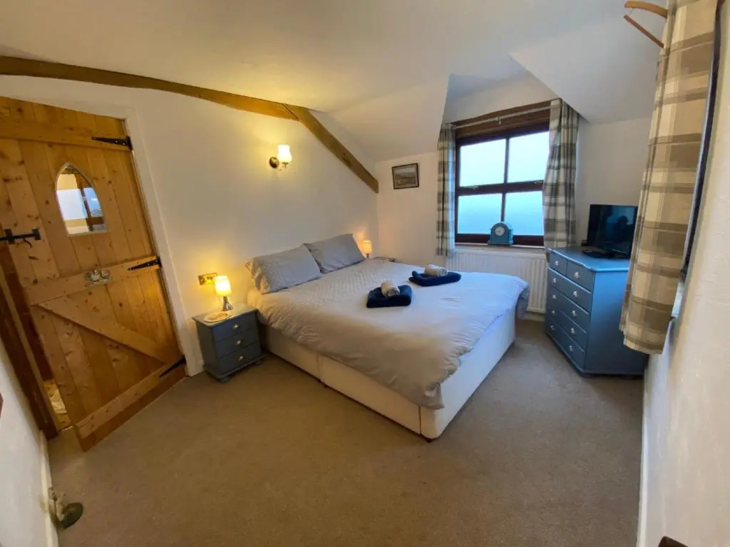 Beautiful secluded farmhouse with hot tub