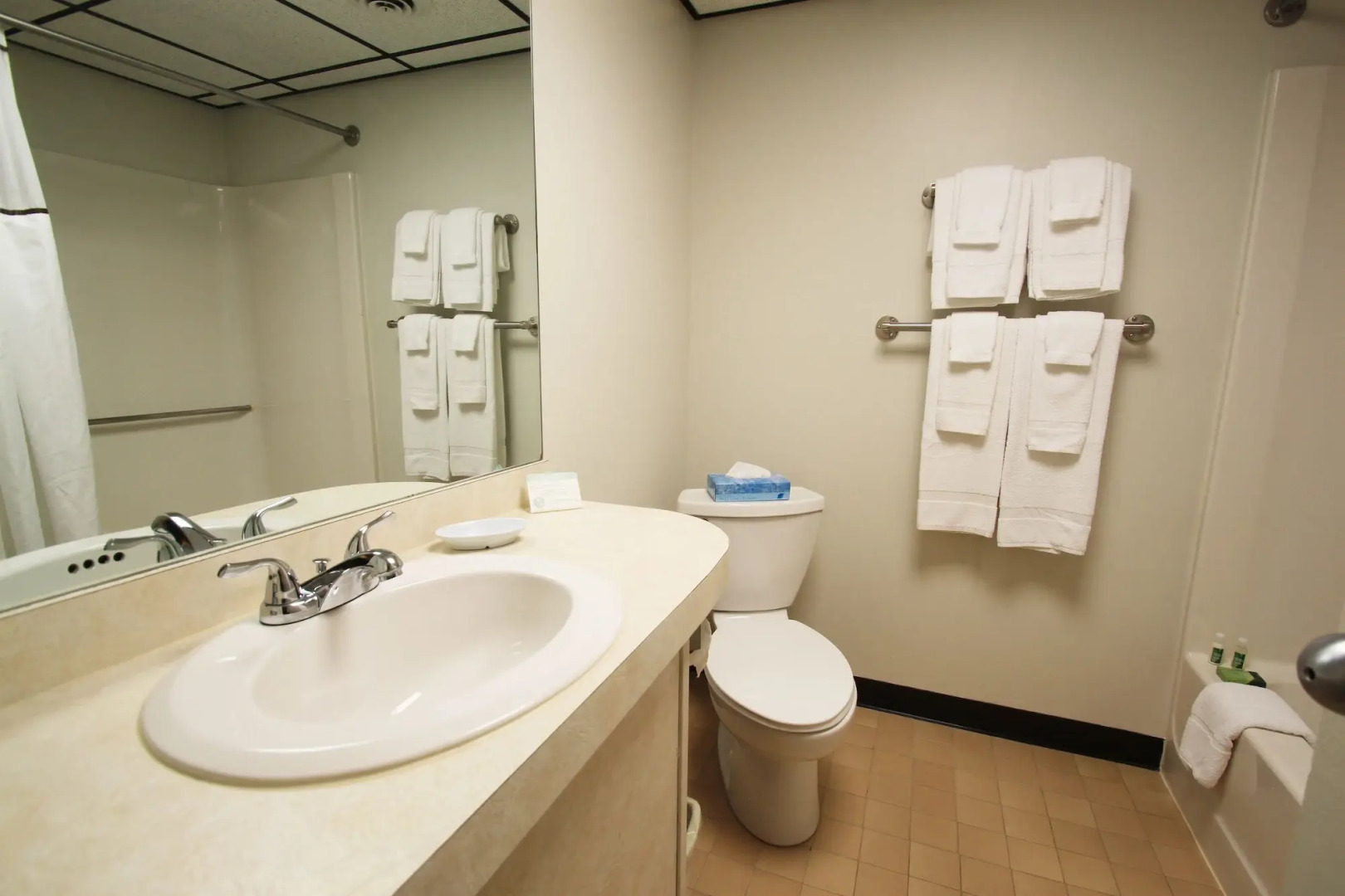 Fireside Inn & Suites Gilford