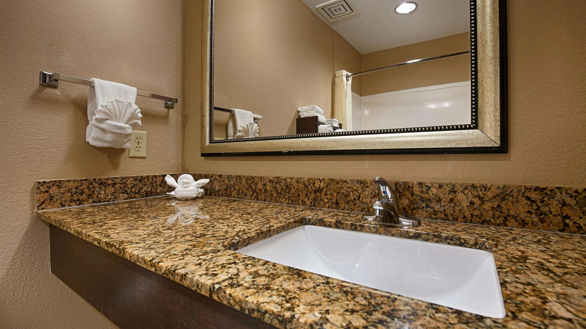 Best Western Inn & Suites - Lake Charles