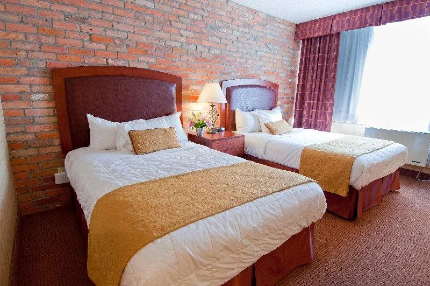 Quality Hotel Downtown-Inn at False Creek