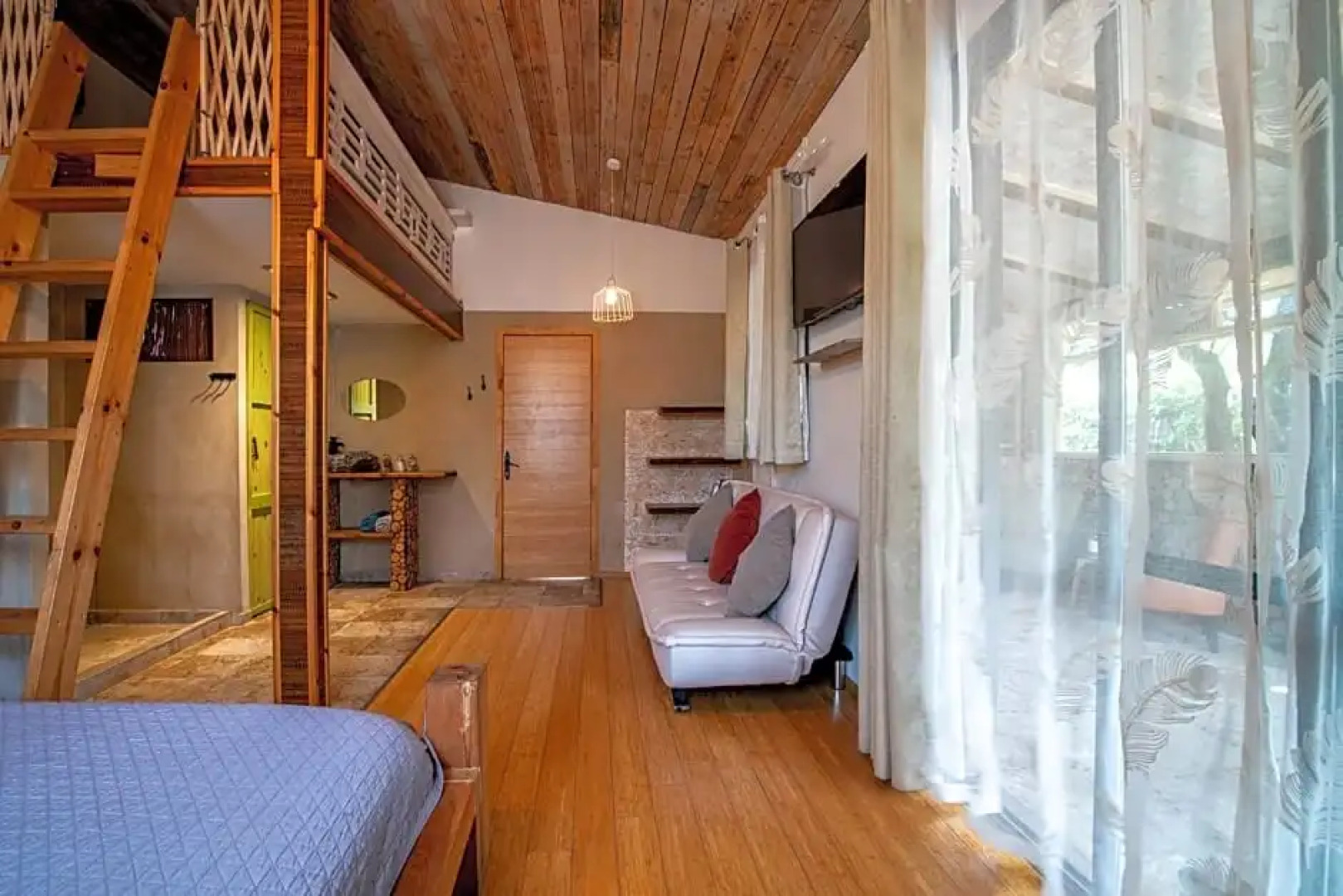 Paradise on the horizon