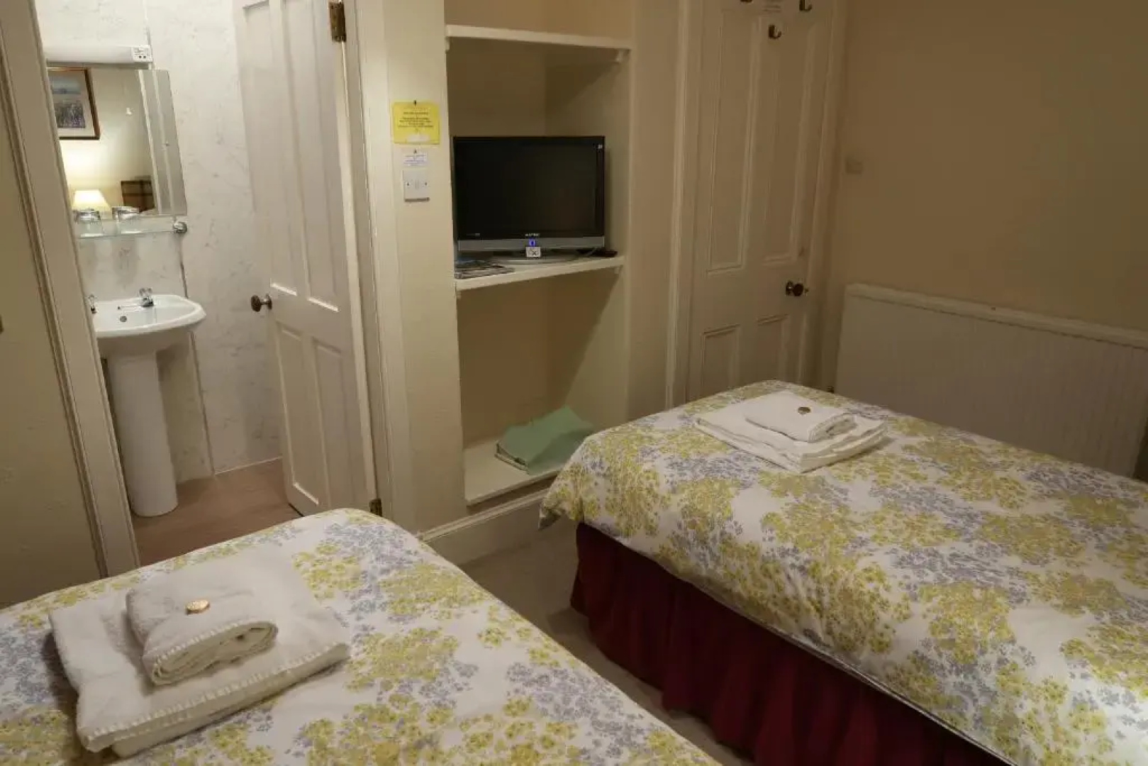 Corunna Bed & Breakfast and Garden Cottage