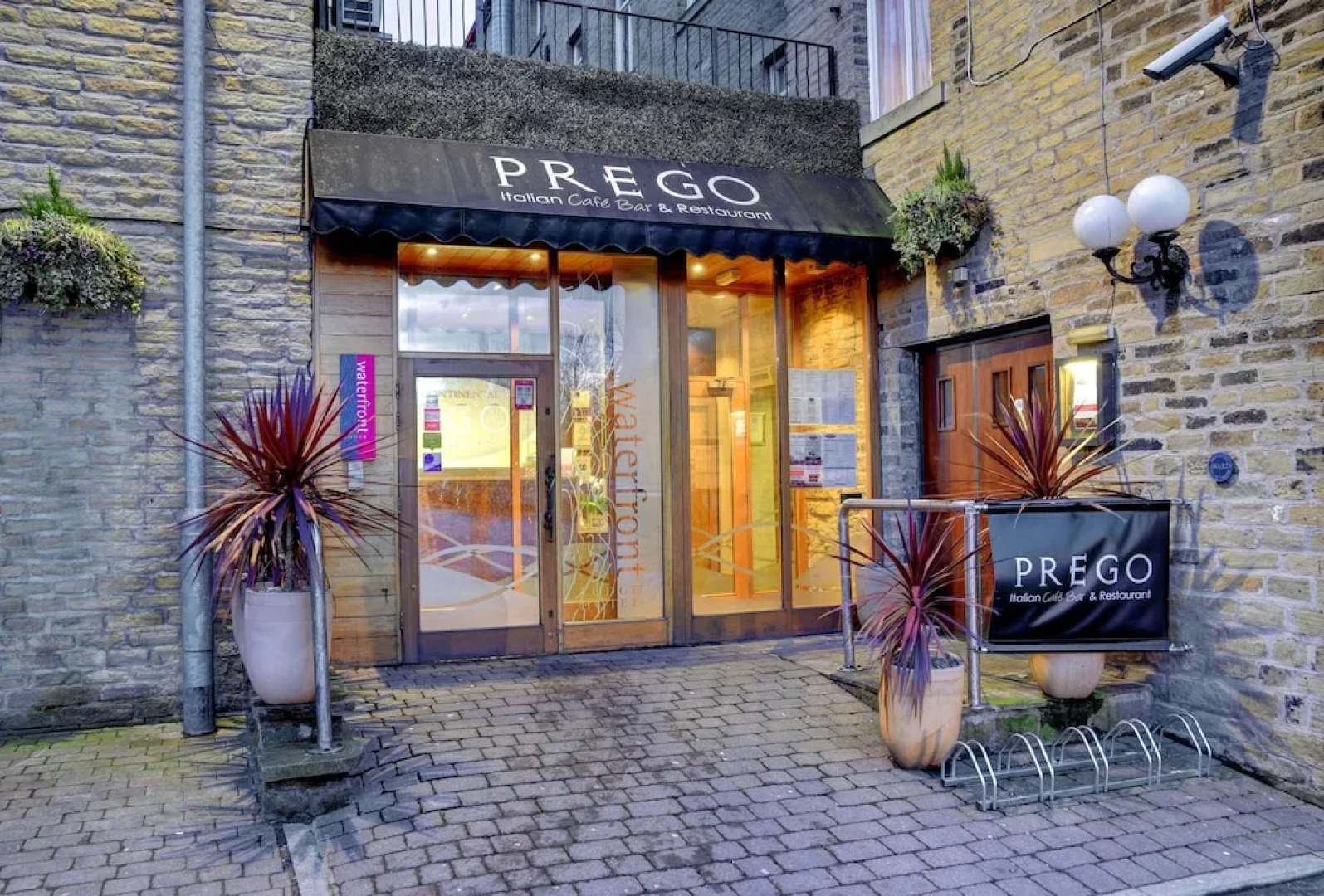 Waterfront Lodge Hotel