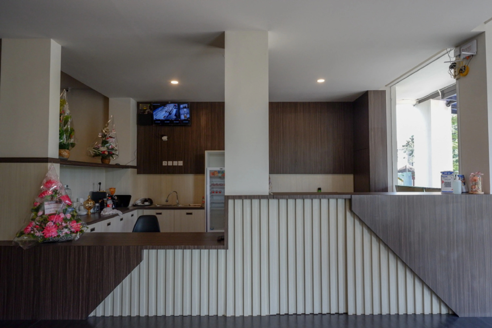 RedDoorz Plus near Solo Baru