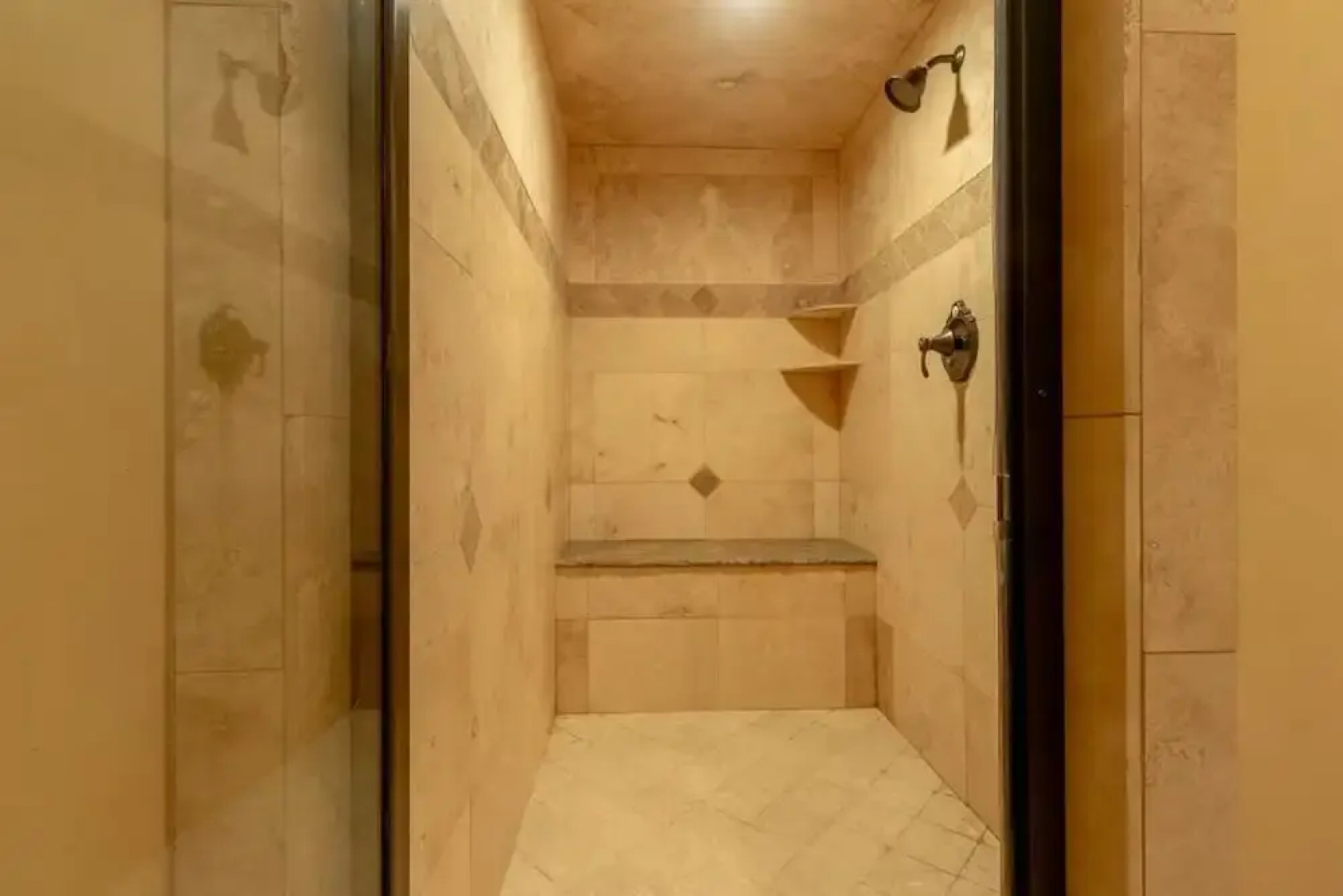 14 Guests 5BR 2BA Game room and Living