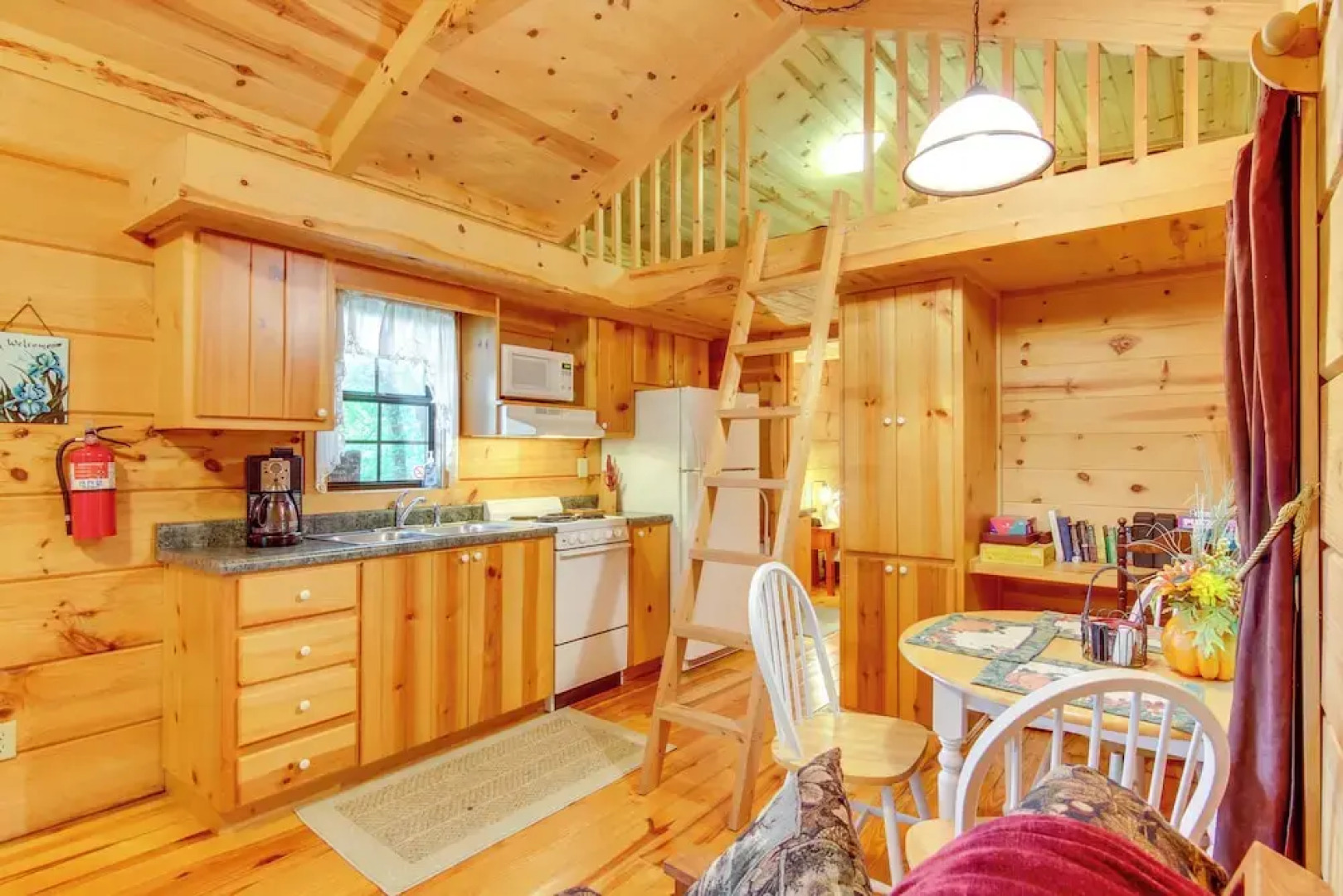 Hendersonville Creekside Cabin: Near Dupont Forest