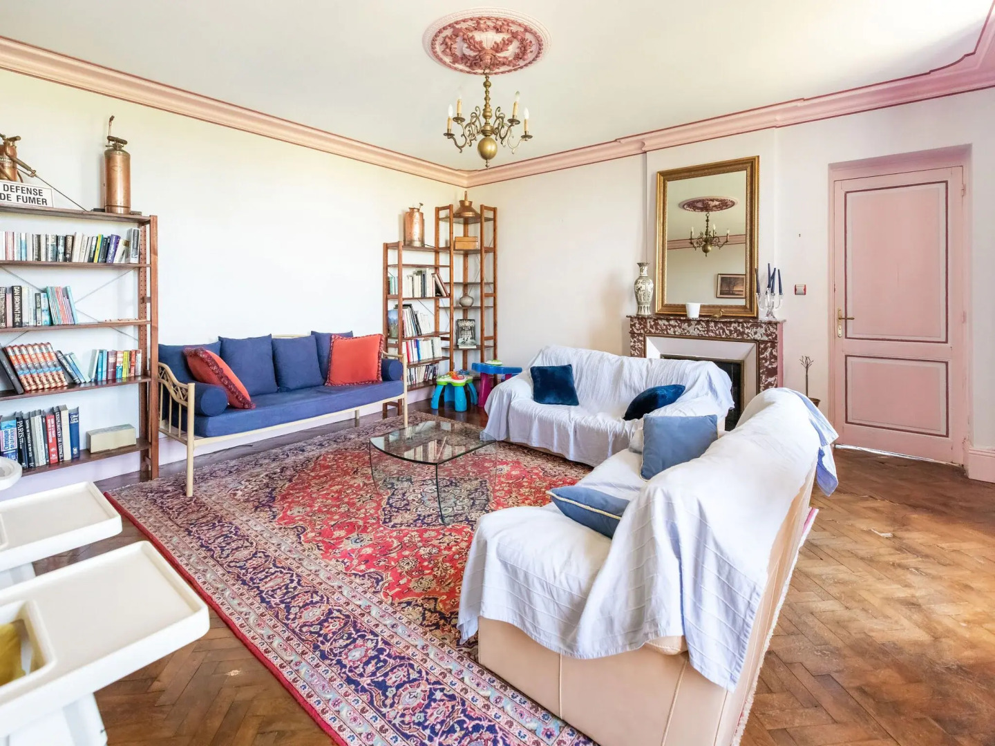 Attractive castle in Cezac with private pool