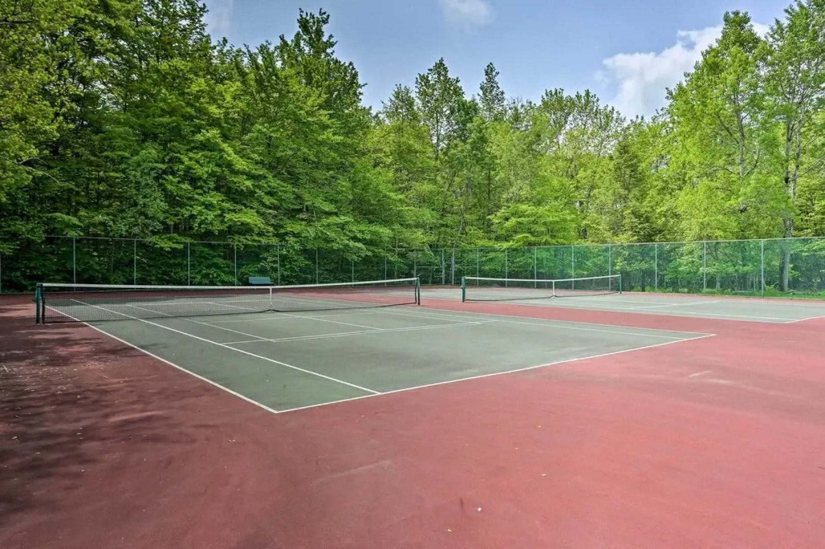 Cozy Arrowhead Lake Home w/ Sunroom + Pool Access!