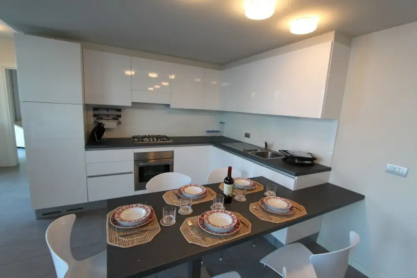 Luxury Apartment Front Lake View