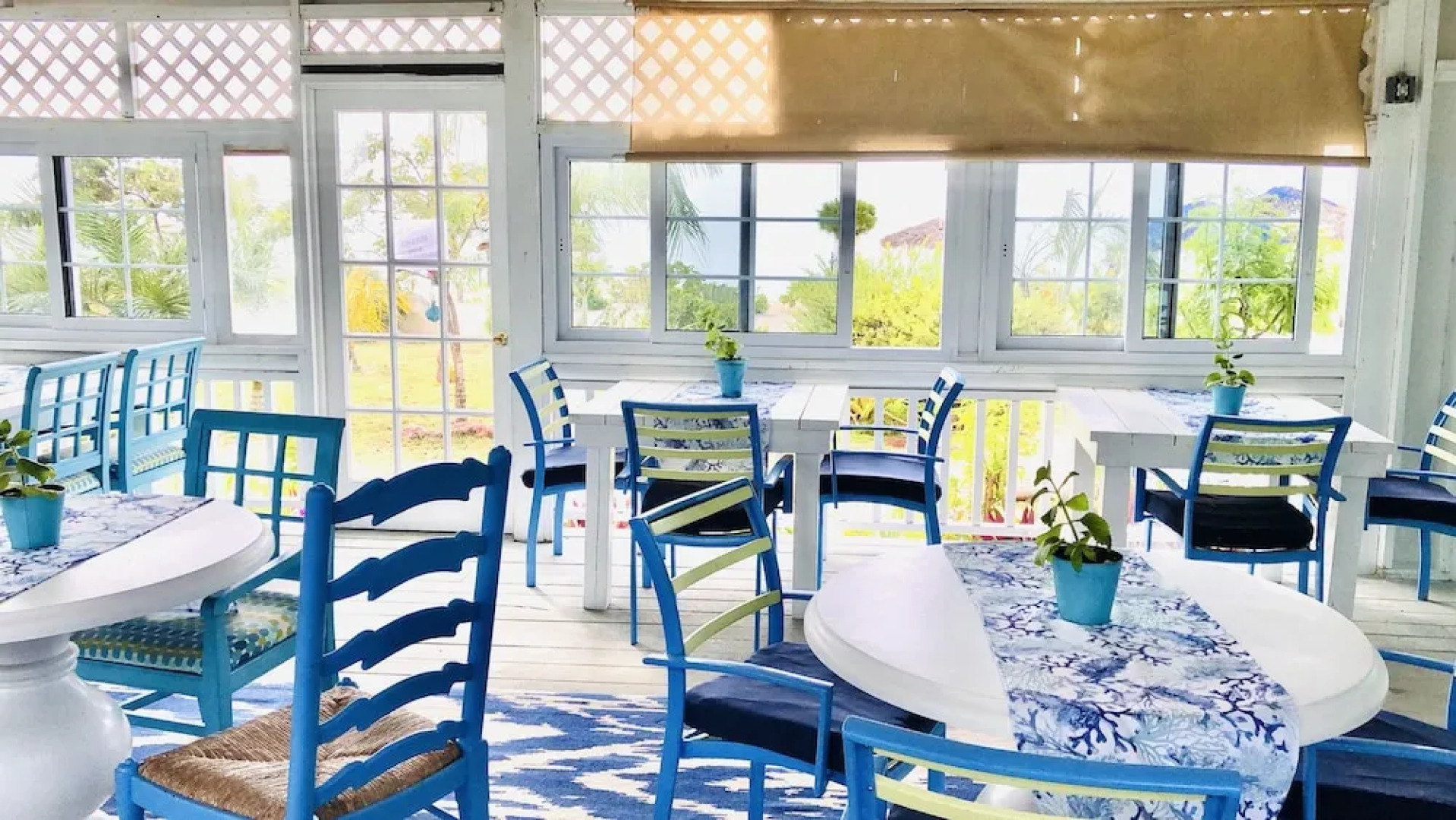 Rollezz Villas Beach Resort