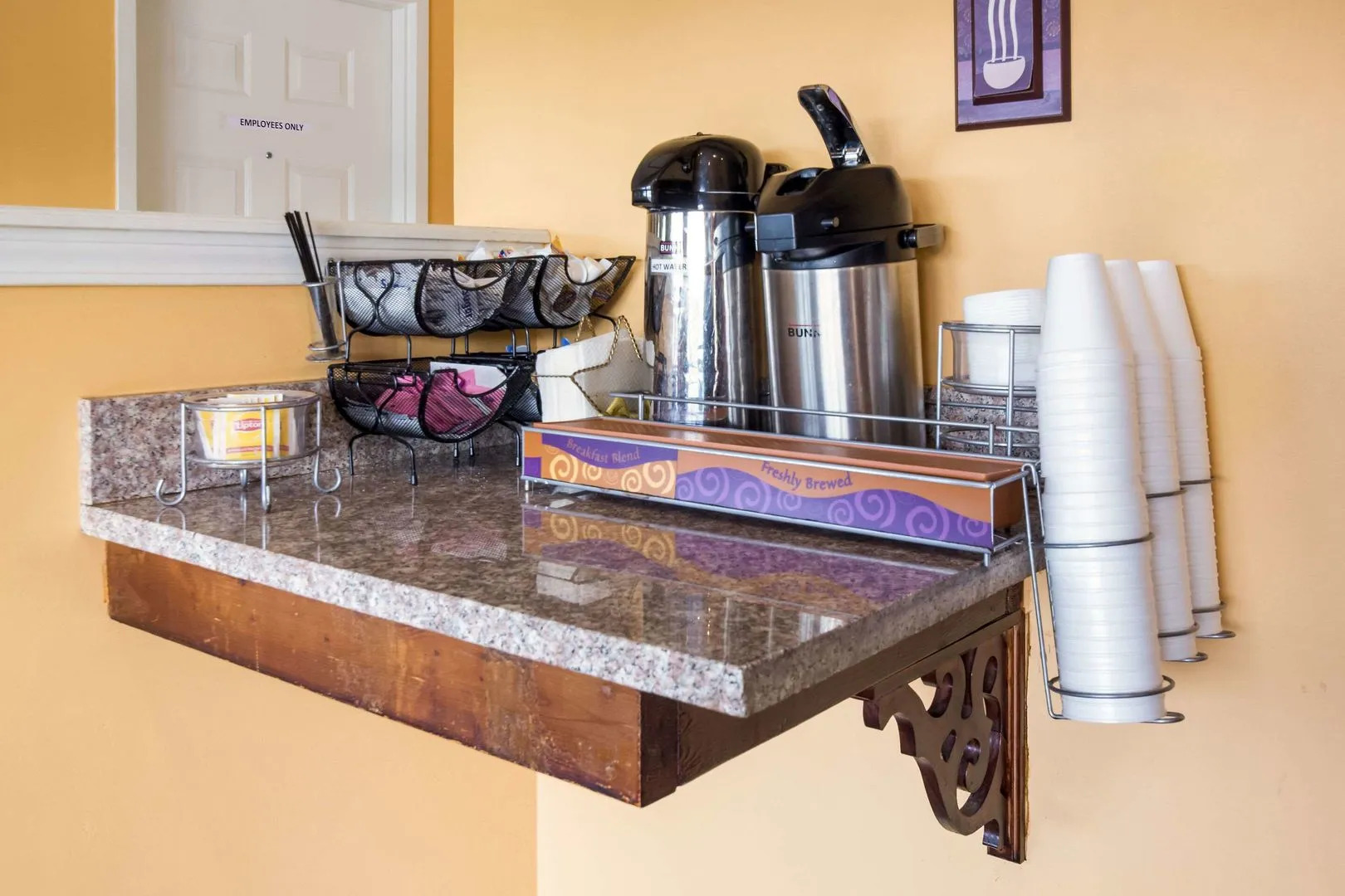 Econo Lodge Inn & Suites I-65