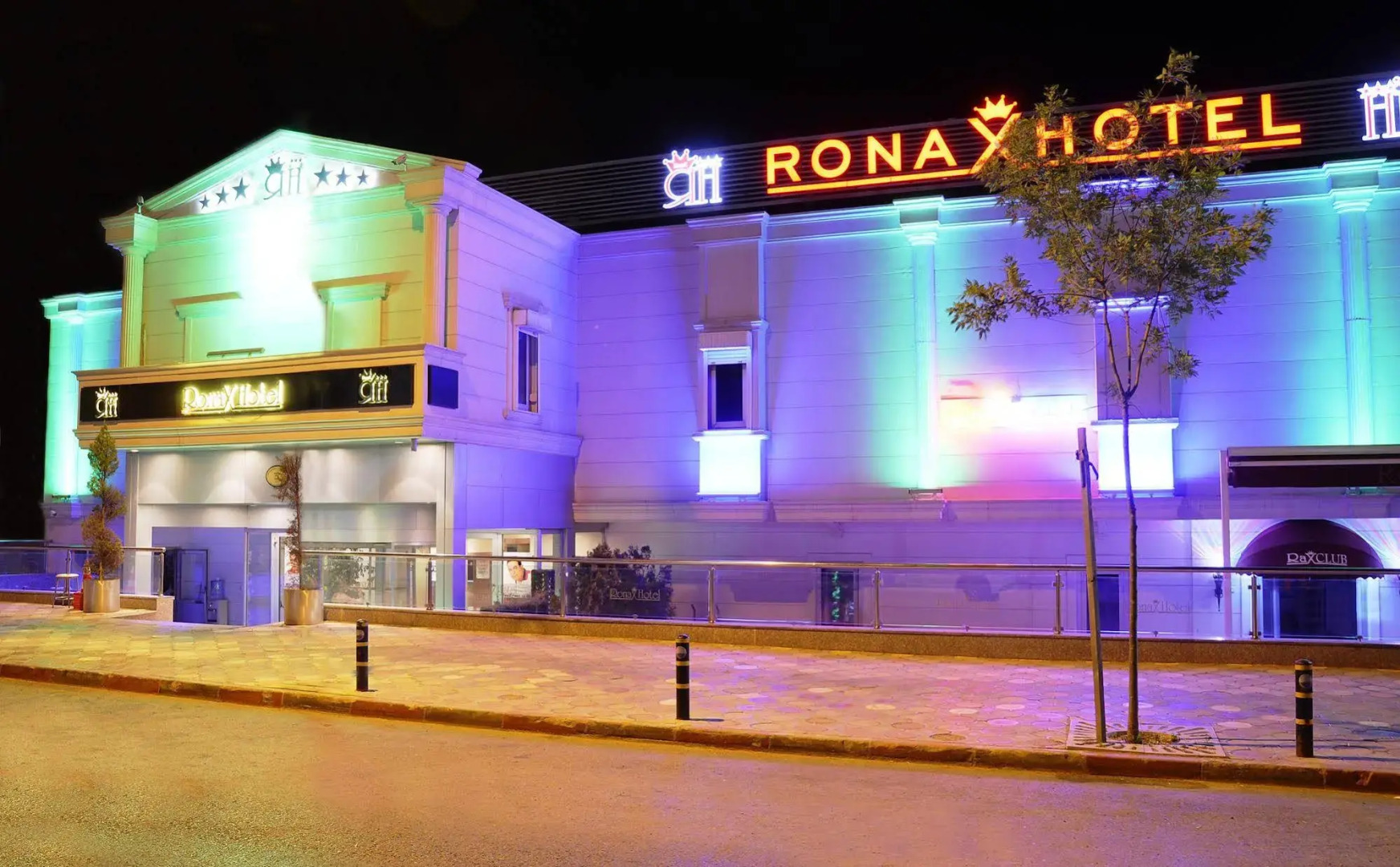 Ronax Hotel