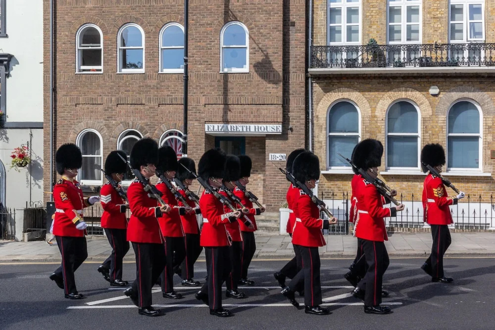 Large Windsor Apartment Free Parking Single or King Beds