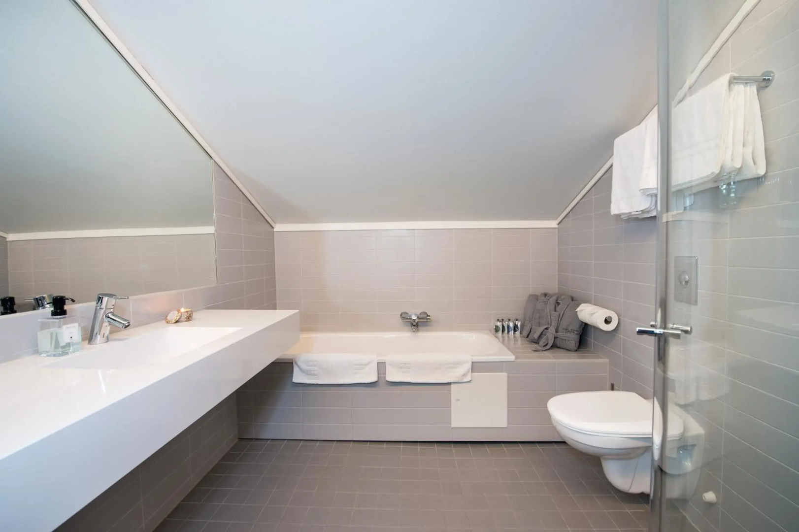 Svalbard Hotell - Polfareren