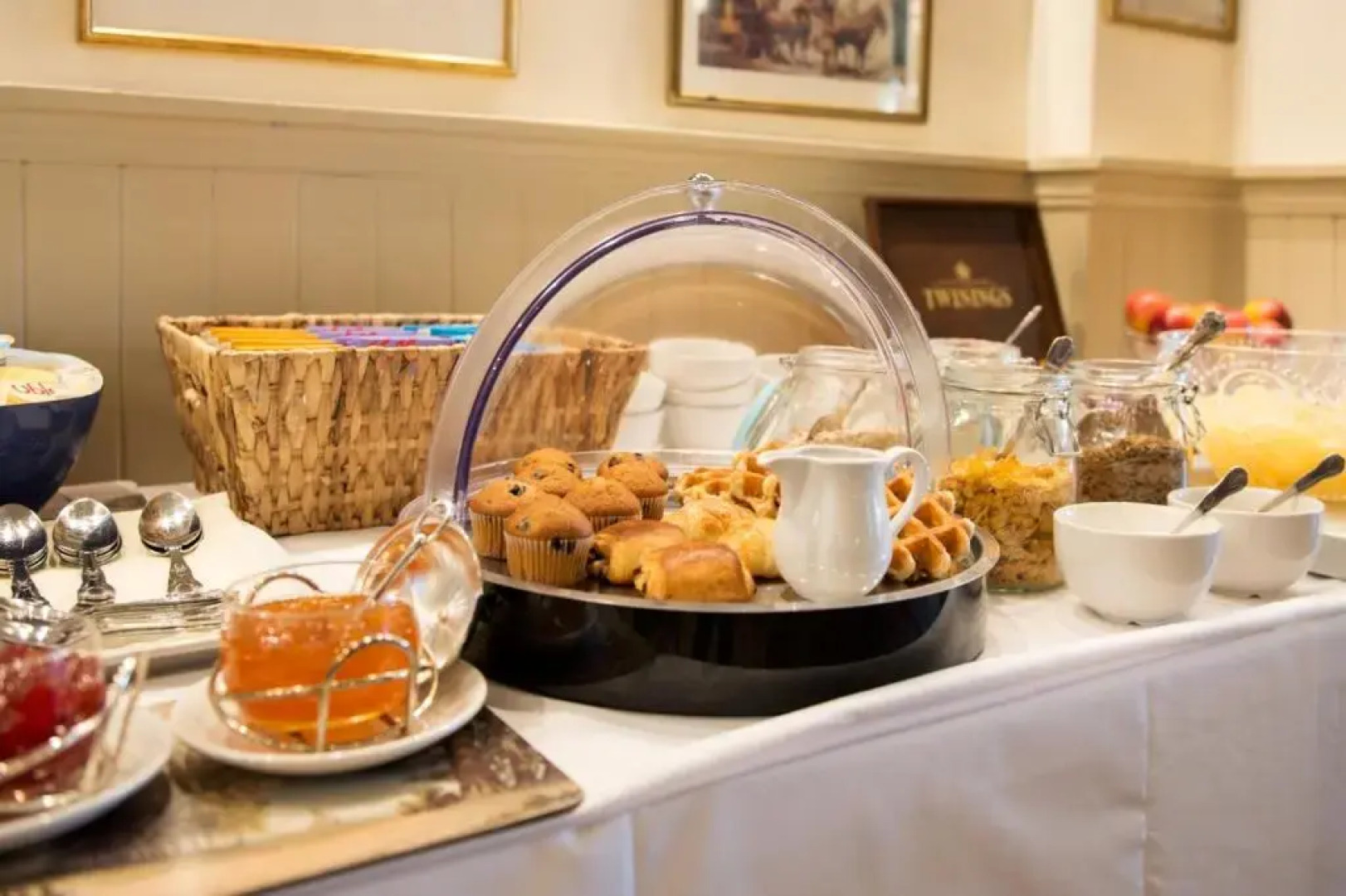 Marlborough Arms Hotel