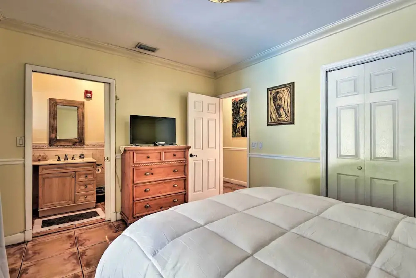 Quaint Central Miami Bungalow: 10 Mi to Mid-beach!