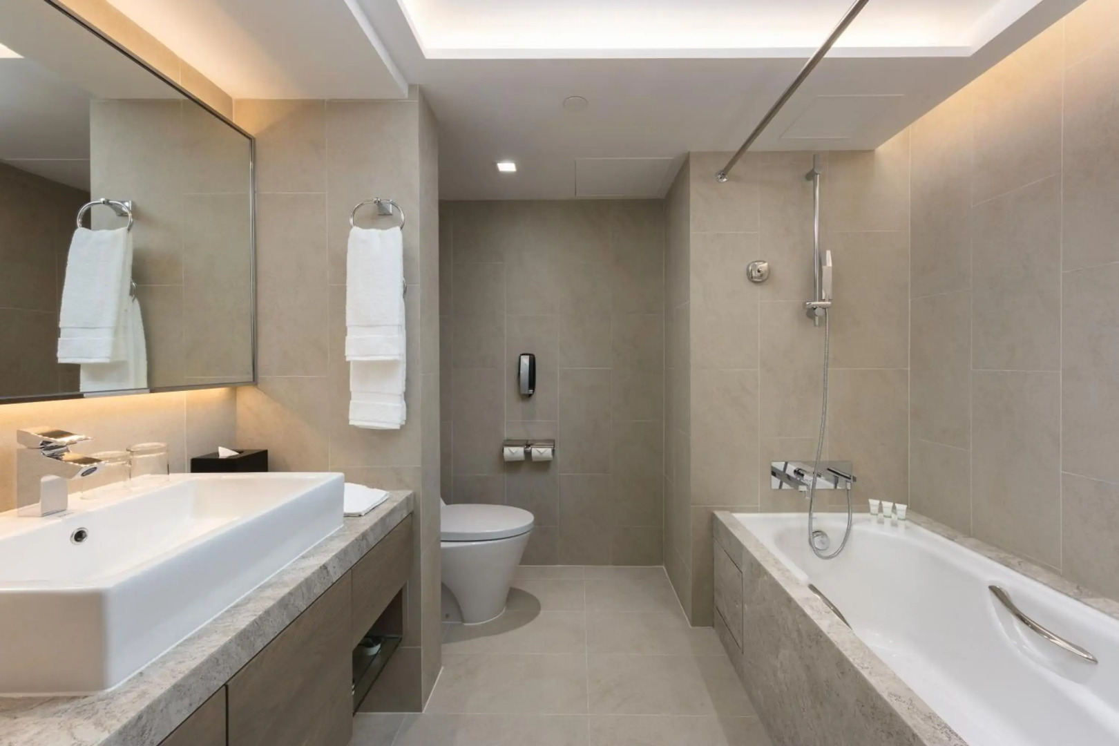 New World Millennium Hong Kong Hotel