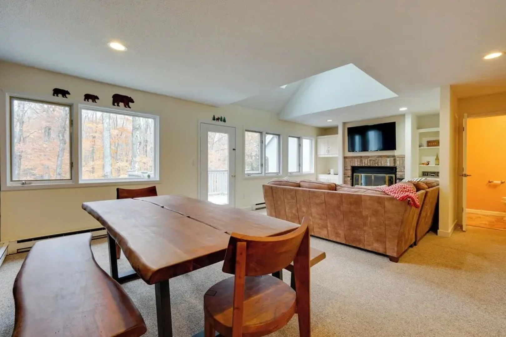 Sunny Stratton Townhome ~ 1 Mi to Skiing!