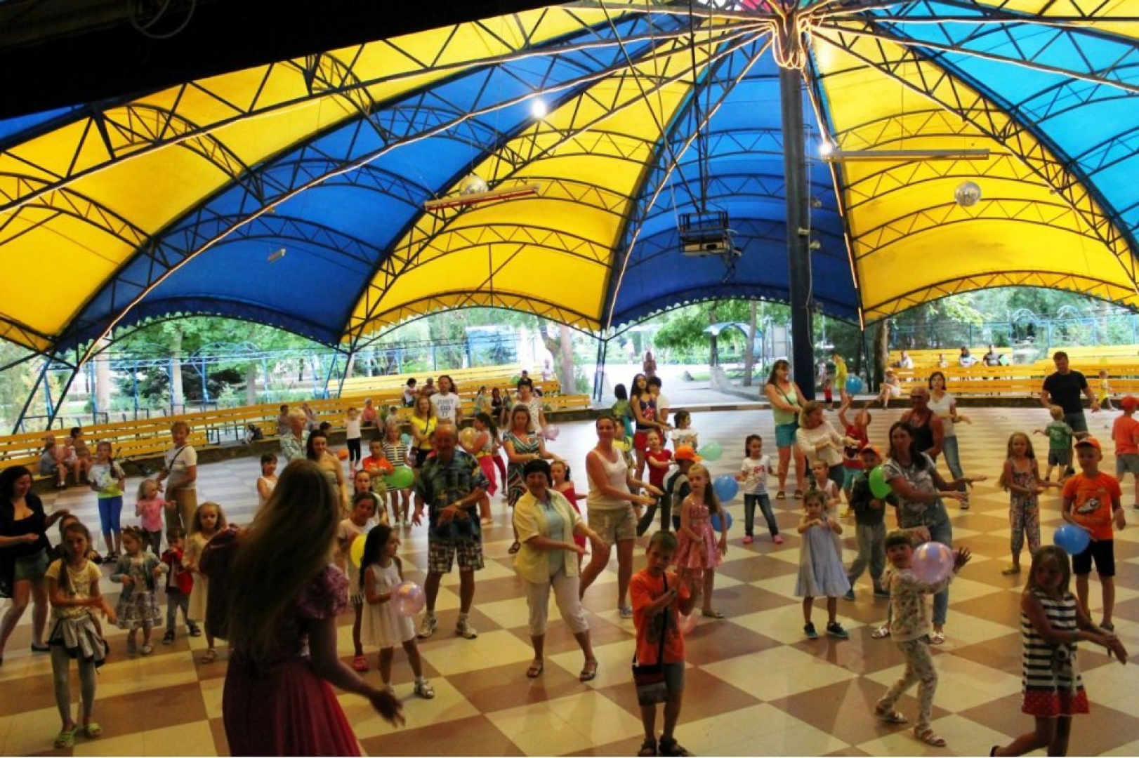 Luchezarnyj (Nikolaevka)